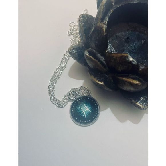 Pisces GREEN GLOW IN THE DARK ZODIAC STAR SIGN HOROSCOPE NECKLACE - Picture 5 of 13